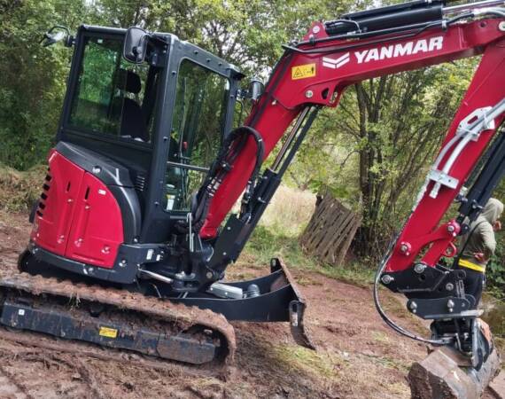 mini bager Yanmar Vio-38 (2)